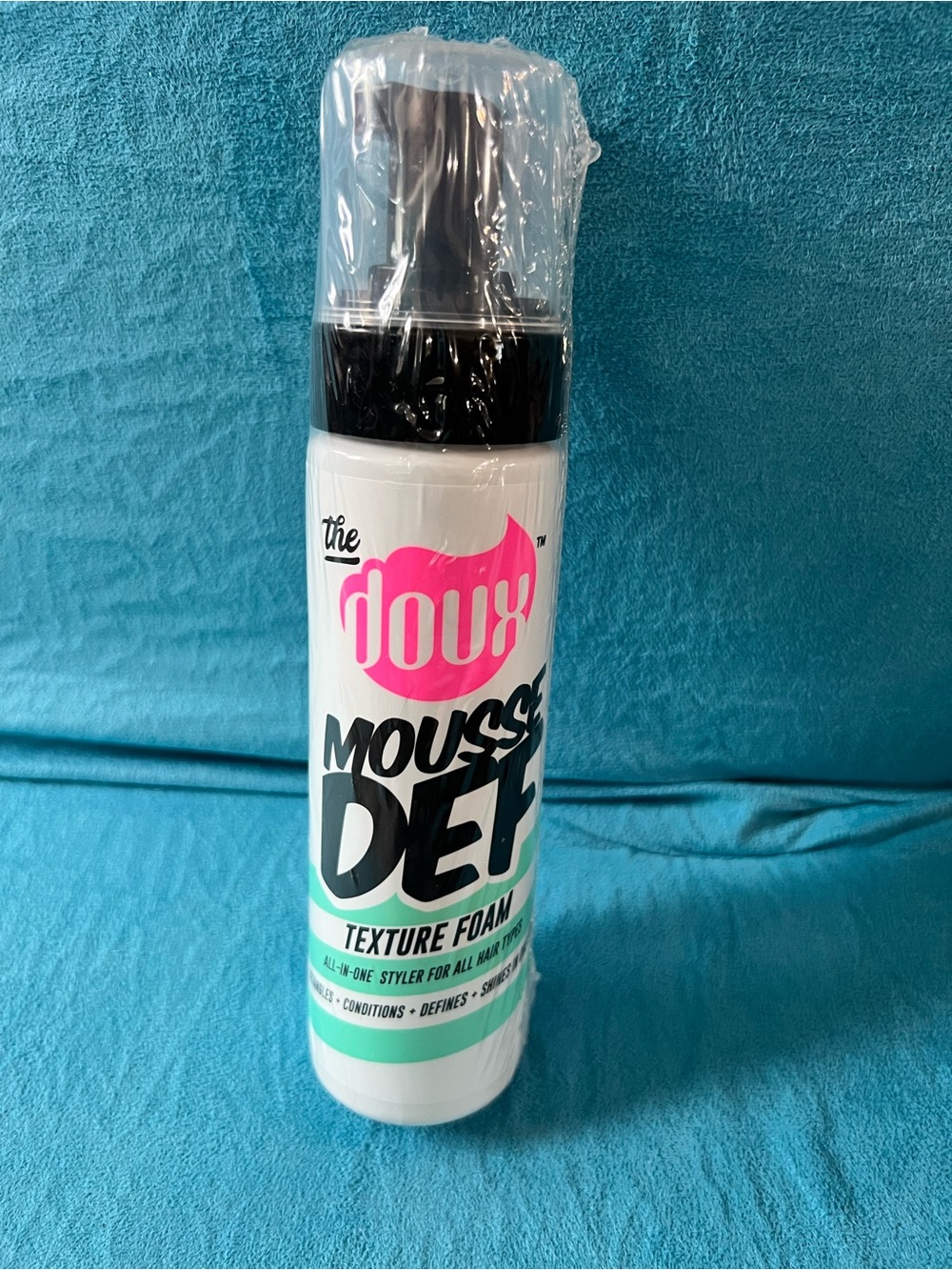 Mousse DEF Texture Foam – White with Pink Accent